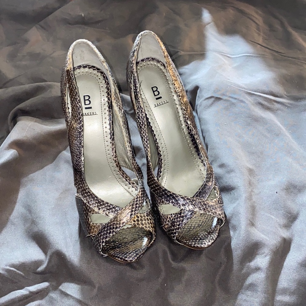 Bakers heels 6M